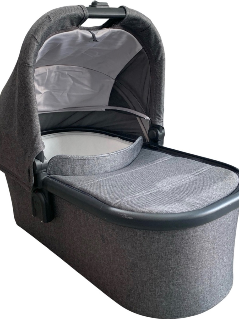 uppababy v2 bassinet in gray